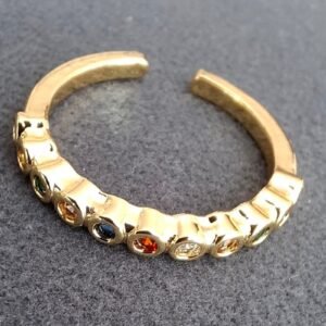 Anillo de cristales multicolor fino