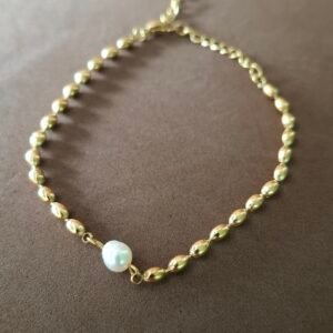Pulsera: caviar de oro con perla