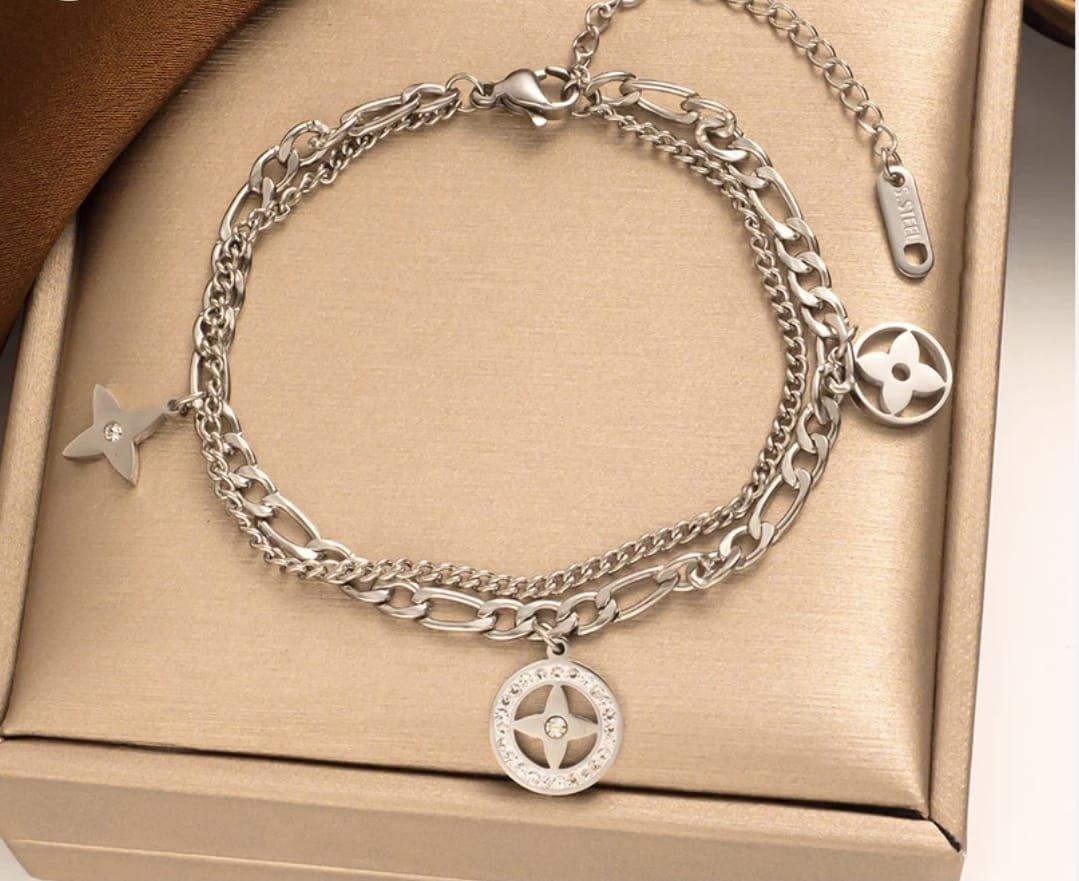 Pulsera Trébol tres colgantes - Imagen 2