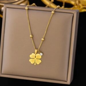 Cadena con bolitas + colgante trébol de oro