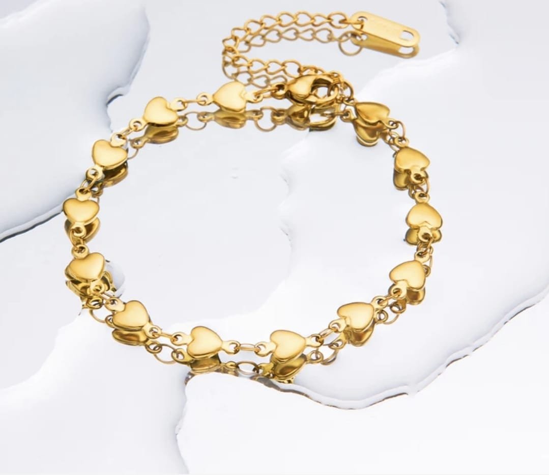 Cadena y pulsera con muchas corazones