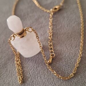 Cadena con colgante de cuarzo blanco