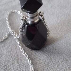 Cadena con colgante de agata negra