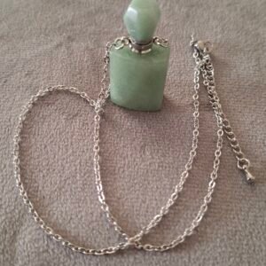 Collar: colgante de Nefrita verde