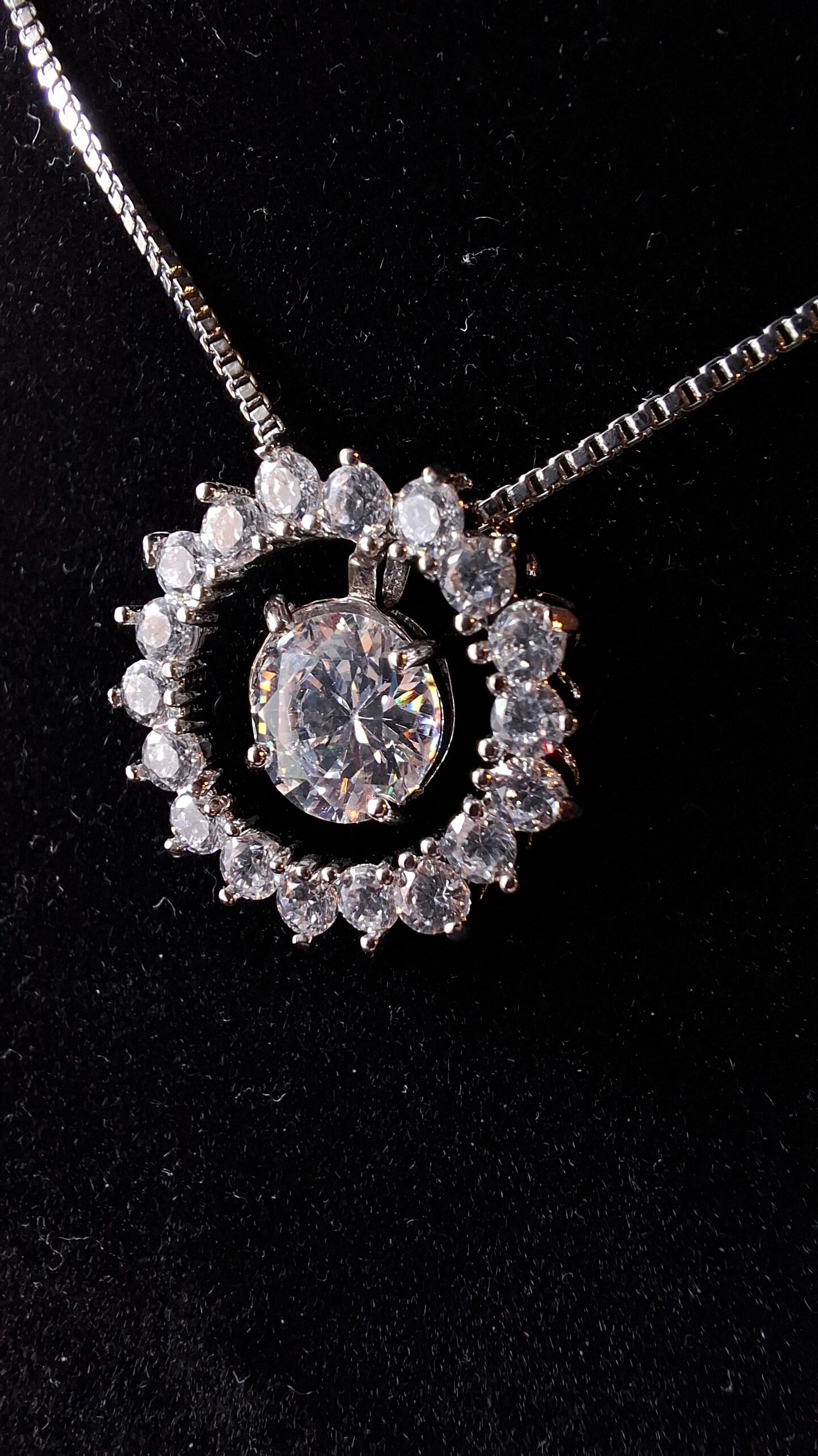 Cadena con colgante rueda incrustada - Imagen 4