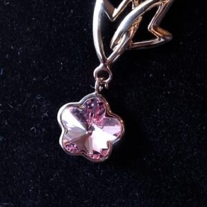 Cadena con colgante "Flor de piedra rosa"
